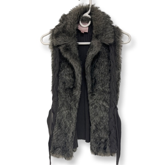 Romeo + Juliet Couture Faux Fur Knit Vest With Belt Women’s Gray Small - Picture 2 of 9